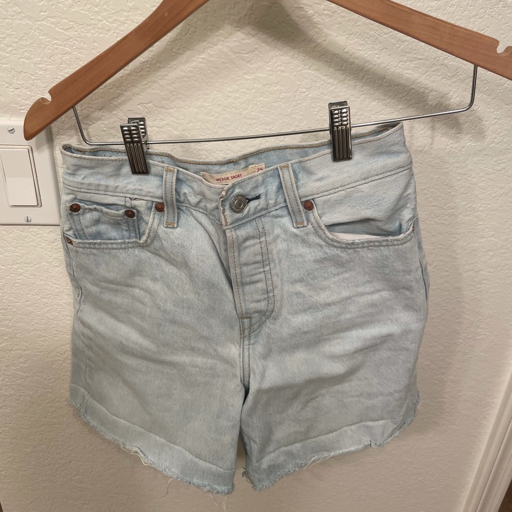Levi’s Wedgie Short size 25